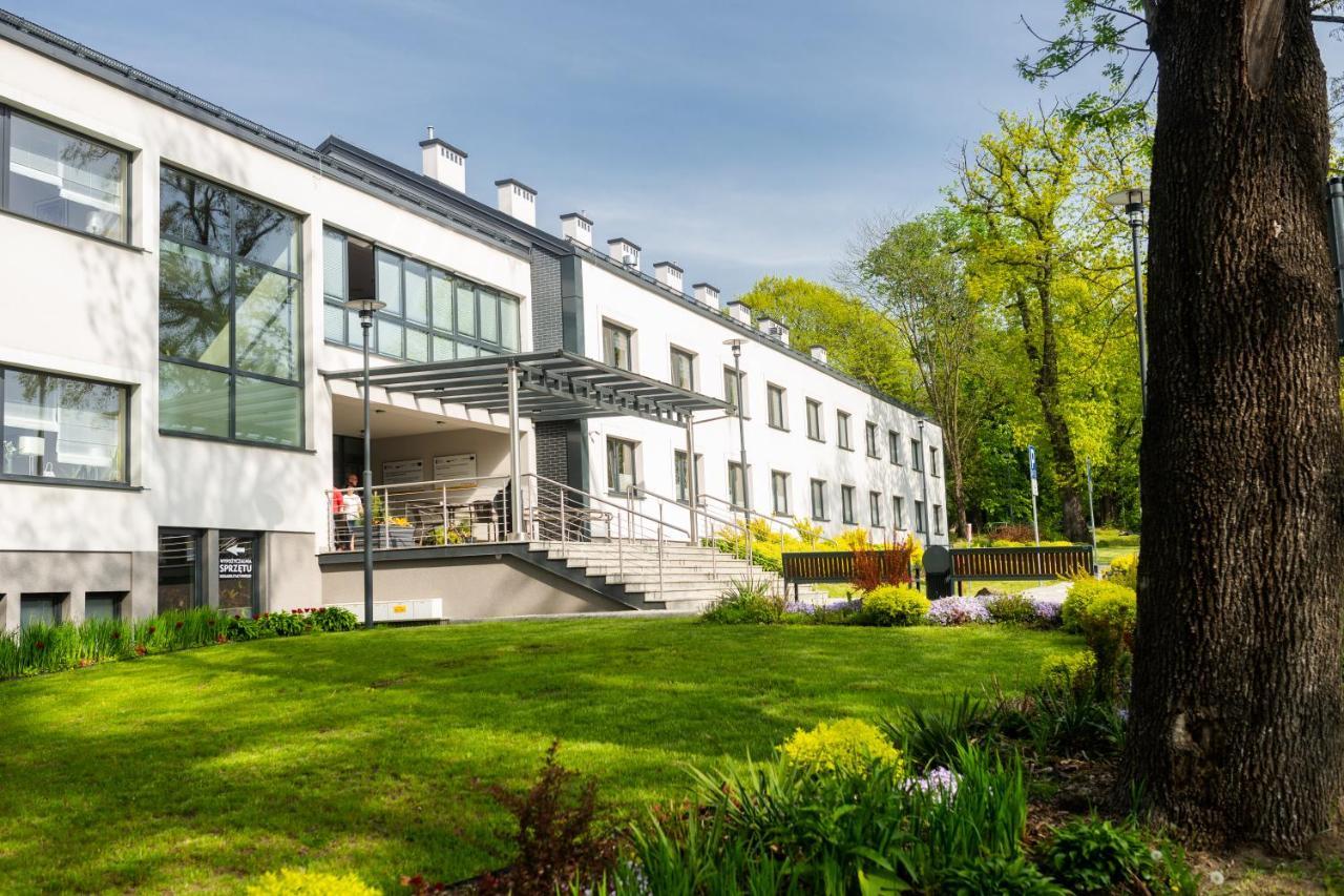 Centrum Rehabilitacji Spolecznej I Zawodowej Zaz Sloneczne Wzgorze Tarnów Buitenkant foto